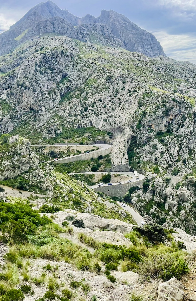 Serpentyny w górach Tramuntana na Majorce